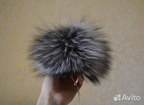 Огромные меховые помпоны