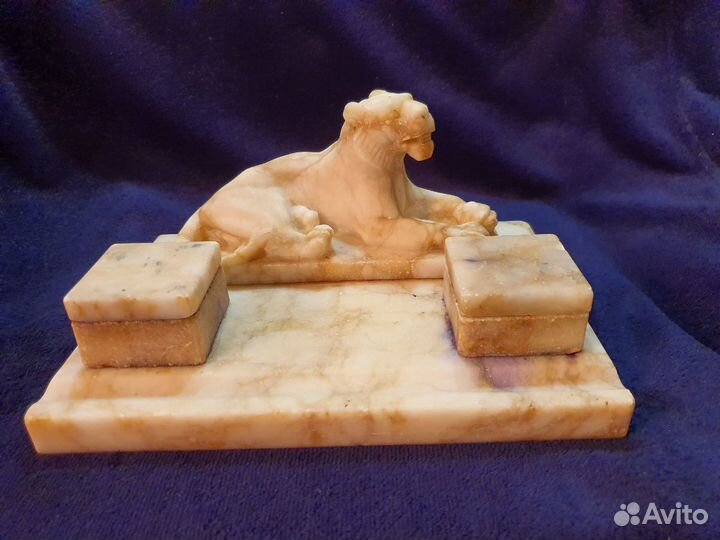 Старинная чернильница. Мрамор