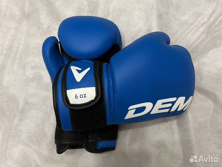 Боксерские перчатки 6 oz и шлем (размер М)