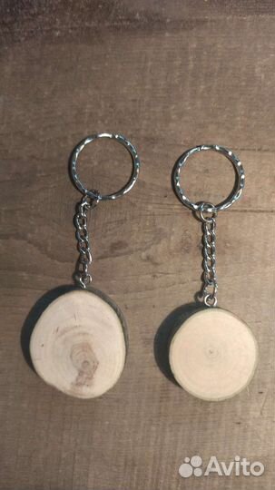 Брелки из спила дерева