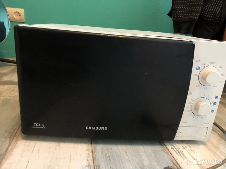 Микроволновая печь Samsung me 711kr