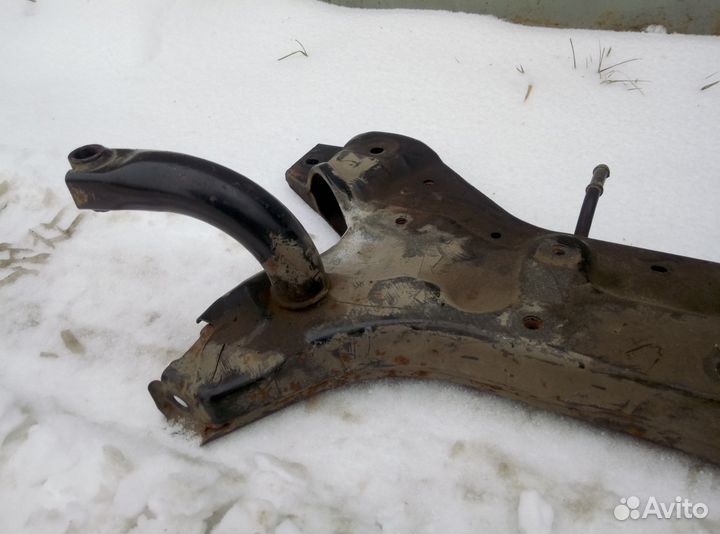 Подрамник Mitsubishi Colt 2004