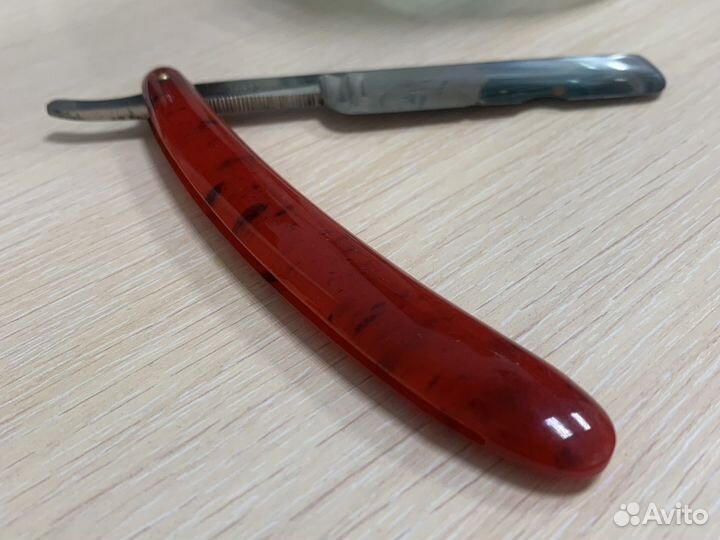 Опасная бритва гравюра первый человек в космосе