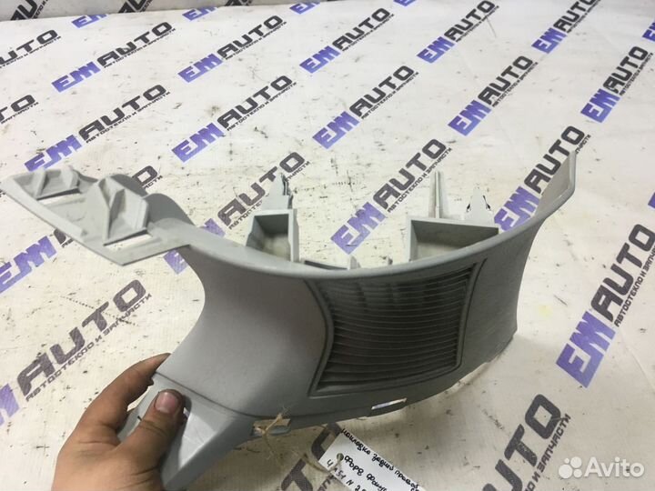 Накладка стойки задней правой Форд Фокус 2