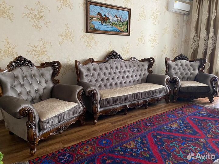 Диван королевский