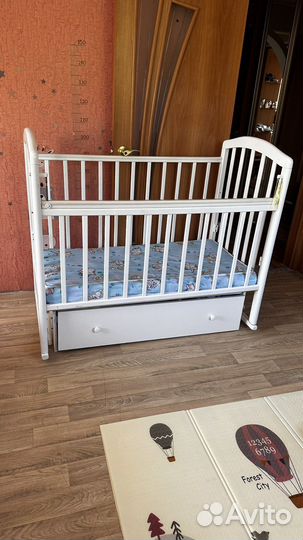 Кровать с маятником