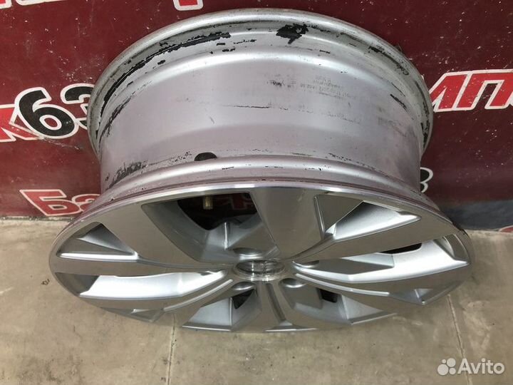 Volkswagen Passat 2015- Диск колесный литой