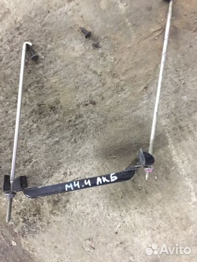 Крепление аккумулятора Mitsubishi Outlander 4B11