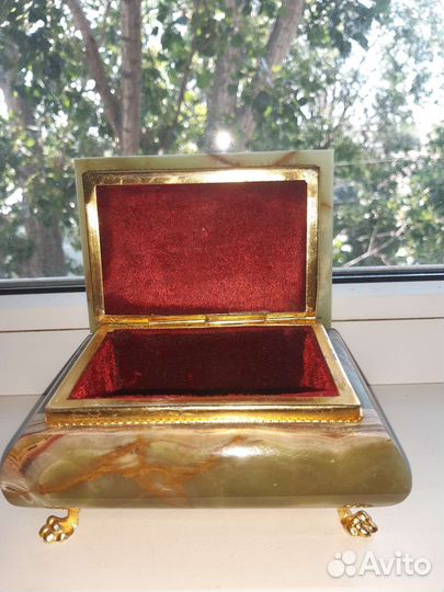 Шкатулка нефритовая старинная