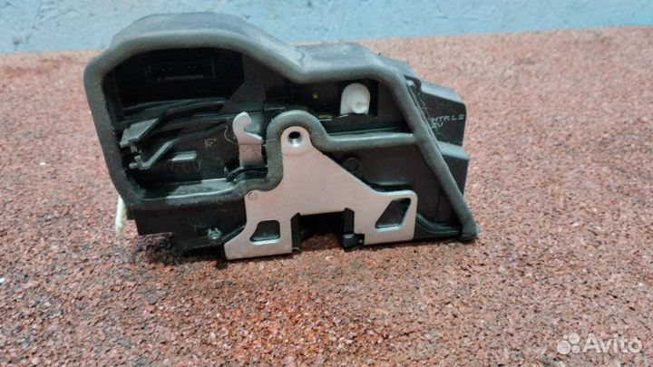 Замок двери задний правый Bmw F30