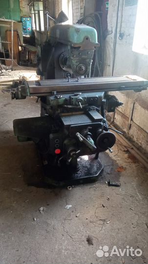 Станок универсальный горизонтально-фрезерный 6р-81