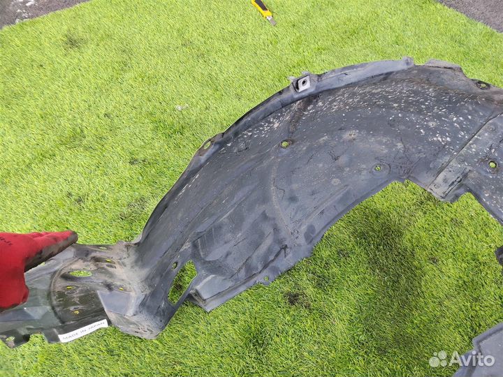 Подкрылок передний левый Lexus Ls600Hl UVF46