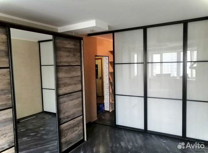 Раздвижная перегородка с матовым стеклом