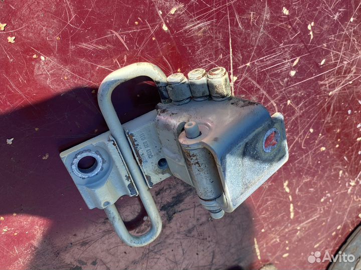 Петля передней правой двери VAG 1T0831412C