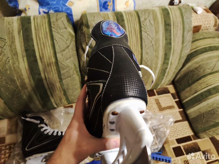 Коньки хоккейные