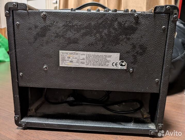 Гитарный комбоусилитель