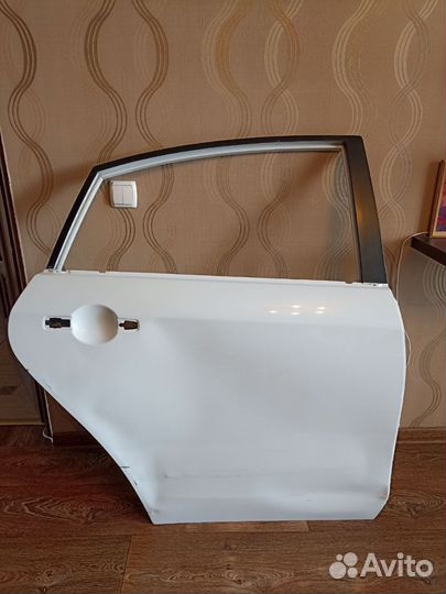 Дверь Nissan Almera g 15 правая задняя