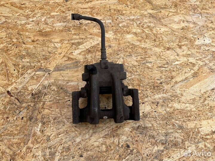 Суппорт тормозной задний правый BMW 3 W09082