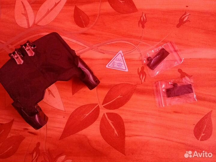 Игровой держатель с курками-триггерами