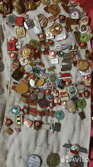 Продам коллекцию редких значков