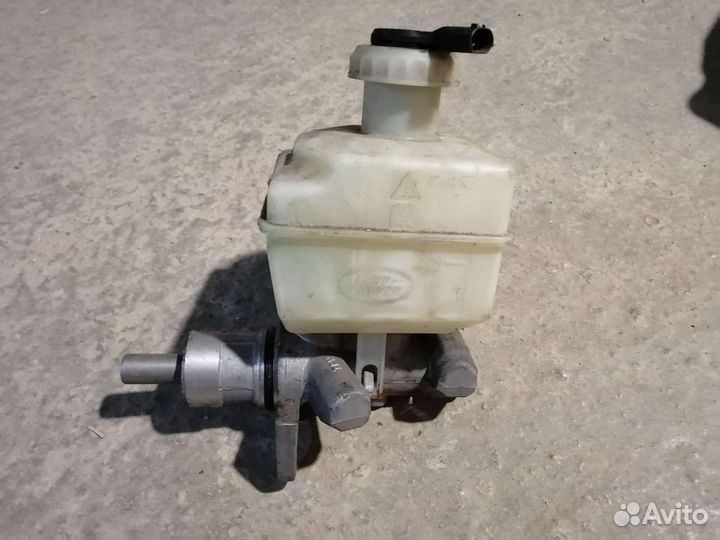 Бачек тормозного цилиндра дискавери 3
