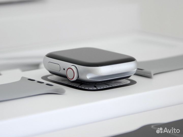Apple watch S7 45 mm silver