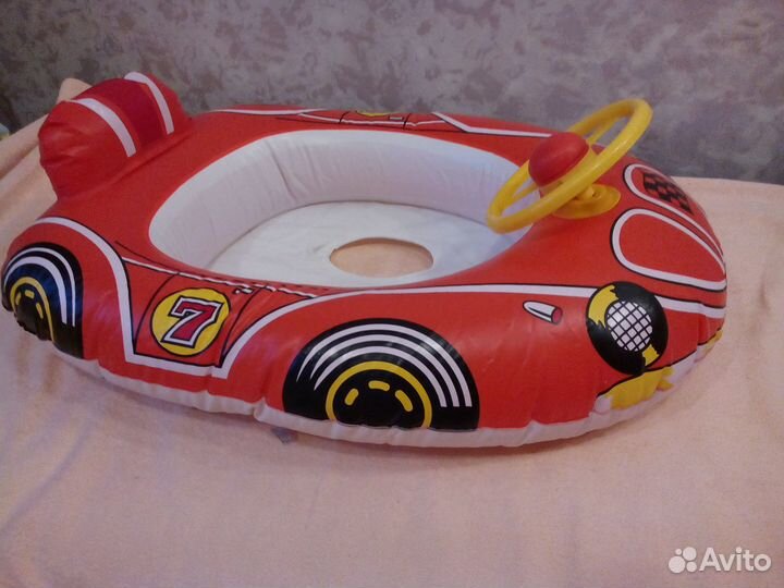 Надувной круг для плавания