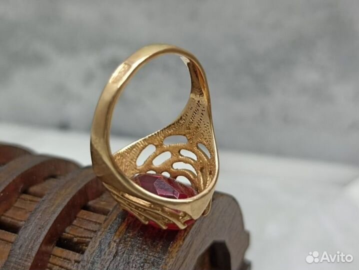 Золотое кольцо 583 пробы массой 5.8 грамма (18р)