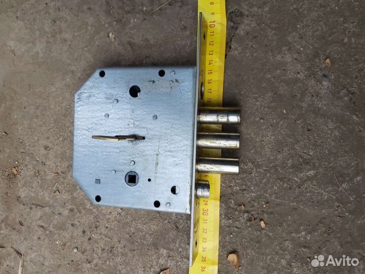 Замок дверной бу