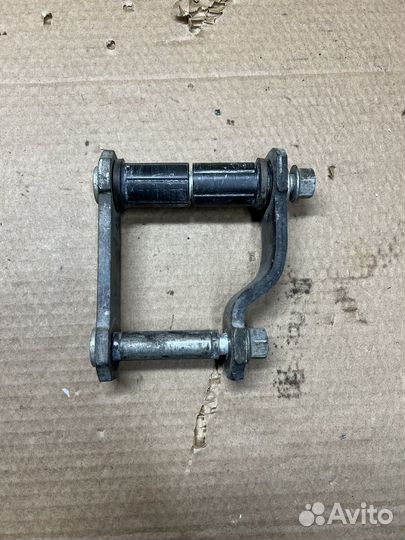 Toyota Hilux 8 Стремянка рессоры