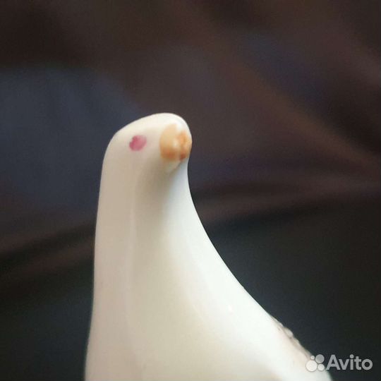 Фарфоровая статуэтка. Голубь