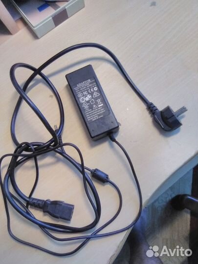 Продам адаптер на 12v, 3,0 А, с проводом