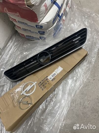 Решетка радиатора Opel Astra