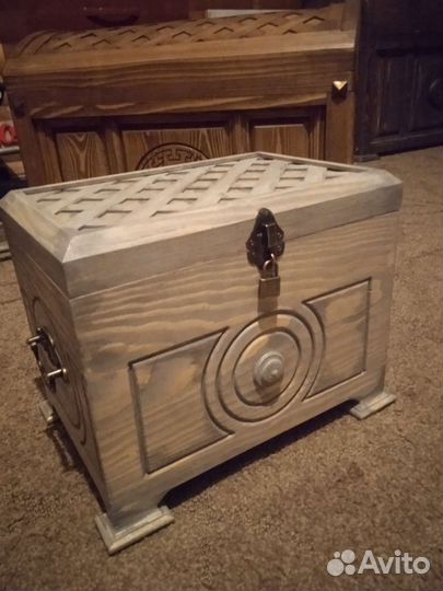 Сундук деревянный