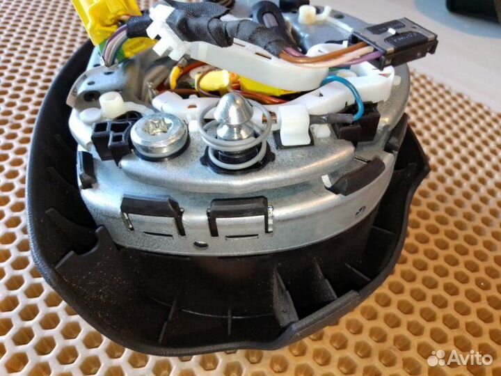 Подушка безопасности в руль Audi A8 D4 long 4.2