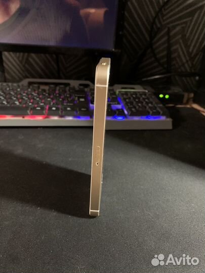 iPhone SE, 32 ГБ