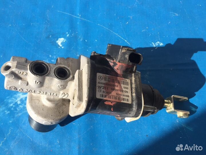 Главный тормозной цилиндр Mercedes C-class W204