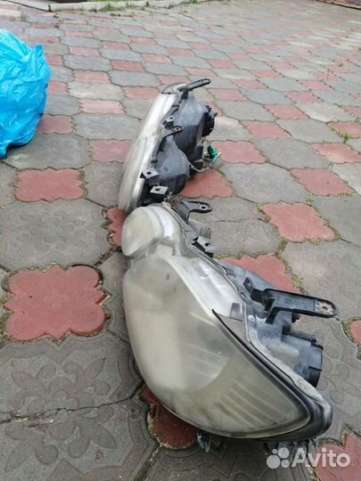 Продам фары на митсубиси айртрек