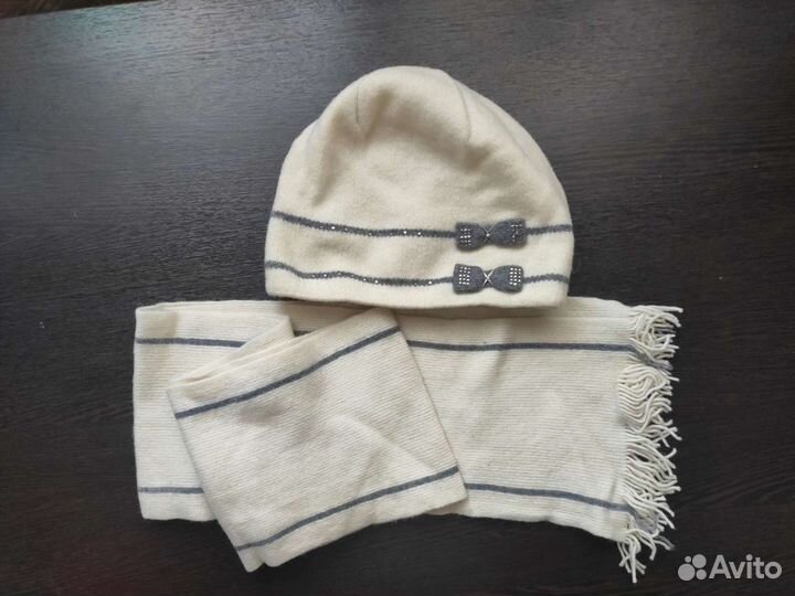 Шапка с шарфом женская