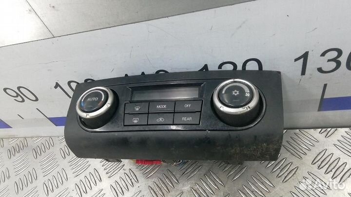 Блок управления климатической установкой Mitsubish