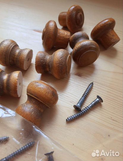 Мебельные ручки. дуб
