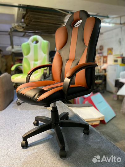 Офисное кресло