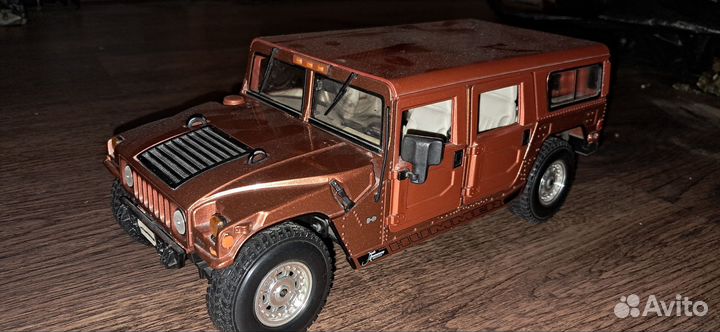 Hummer H1 1/18 Maisto