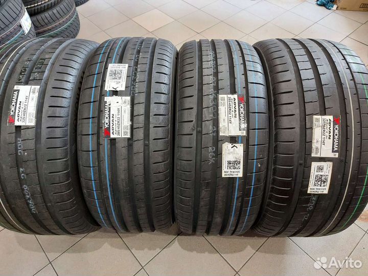 Yokohama Advan Sport V107 325/40 R22 и 285/45 R22