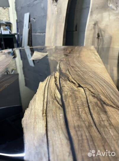 Стол из слэба и смолы