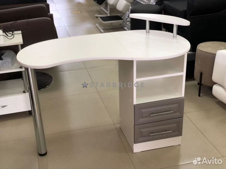 Стол маникюрный складной