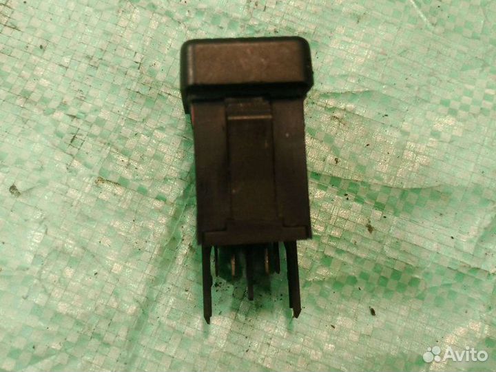 Кнопка подогрева стекла Volkswagen Passat B3