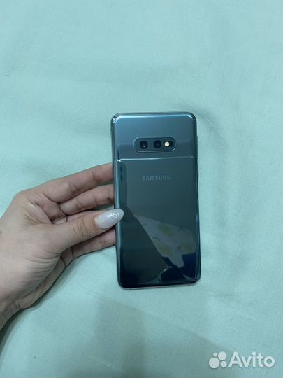 Samsung Galaxy S10e, 6/128 ГБ