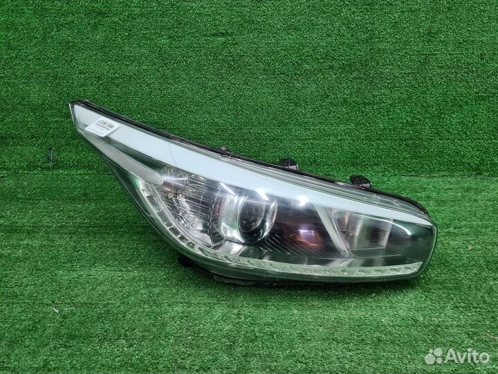 Фара правая Kia Ceed