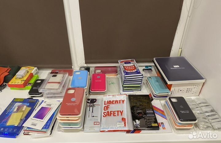 Чехлы, стекла, кабели на телефон iPhone и не тольк